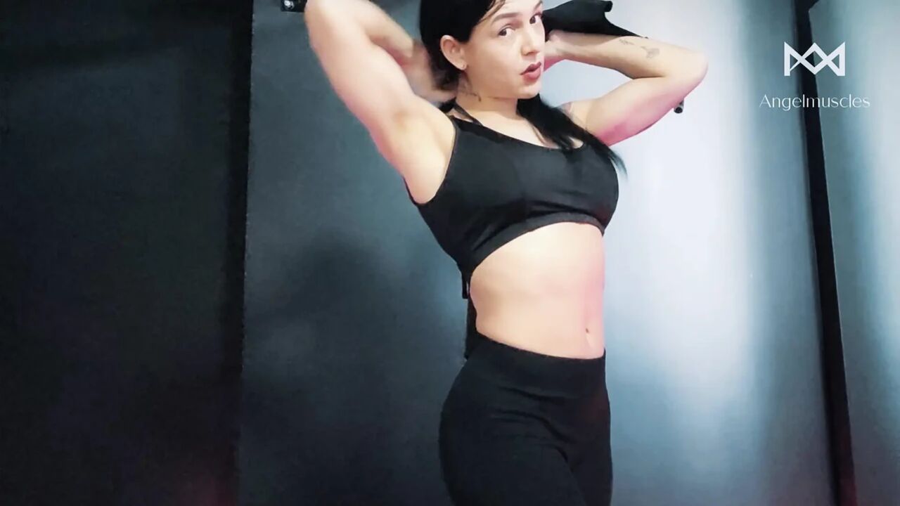 Toned Bikini Biceps and Exposed Venous Muscles