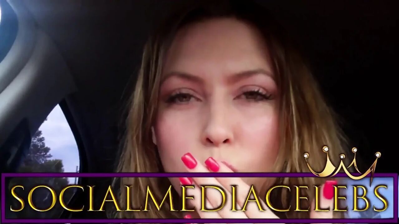 Youtube Star Exposed herself when the traffic is heavy on the road