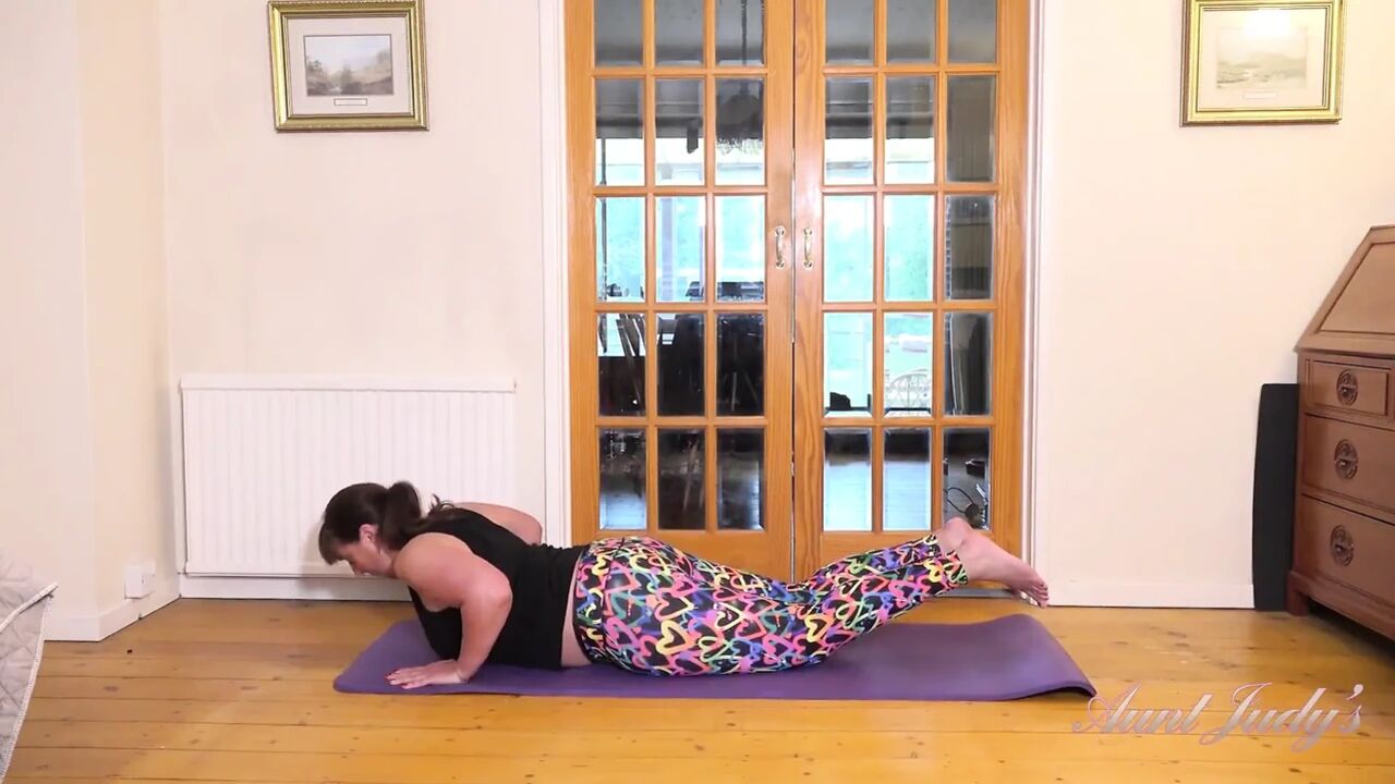 Auntjudys - Workout Time with Chubby MILF Ruby Cattrall