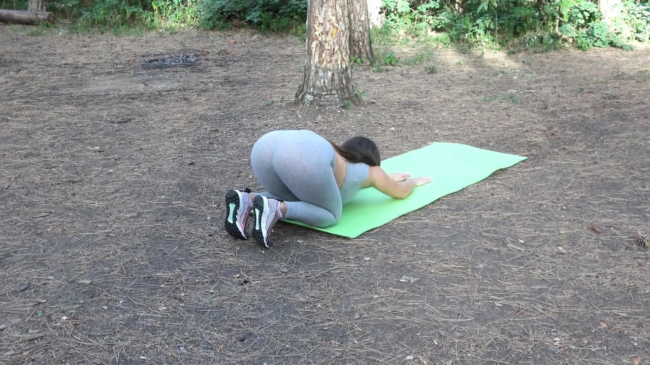 Man Watching The Girl As She Practices Yoga, Public Blowjob In a Park, 4К!