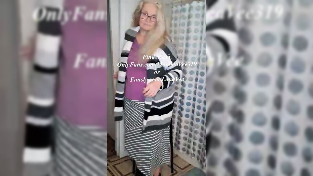 Hot MILF has issues trying to chair fuck her dildo!