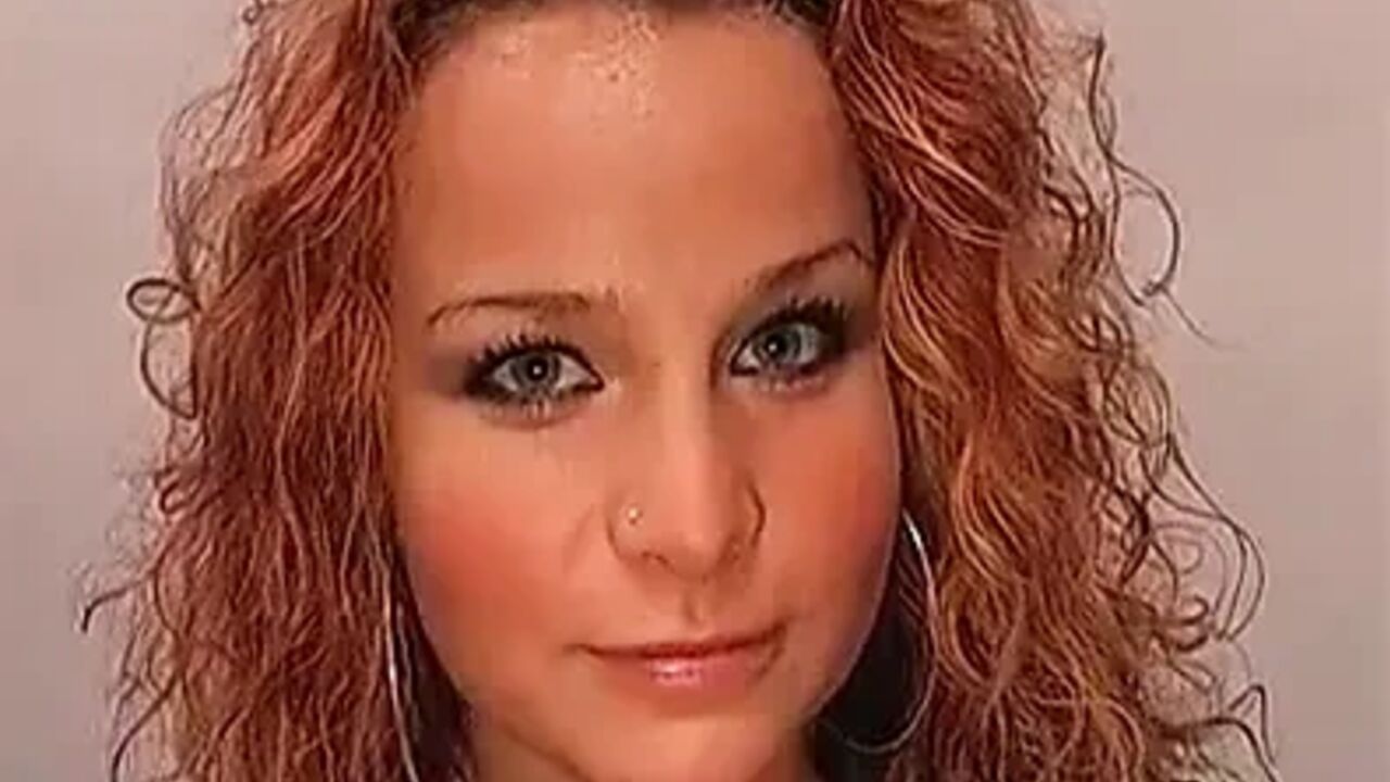 Redhead Slut Rams 30cm Dildo in Pussy