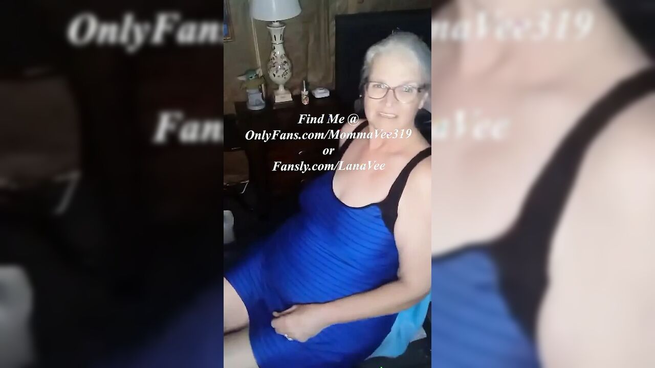 Hot BBW MILF Likes To Play With Her Pussy!