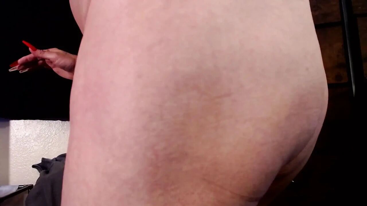 Shaking Oiled Ass Jiggly Thighs