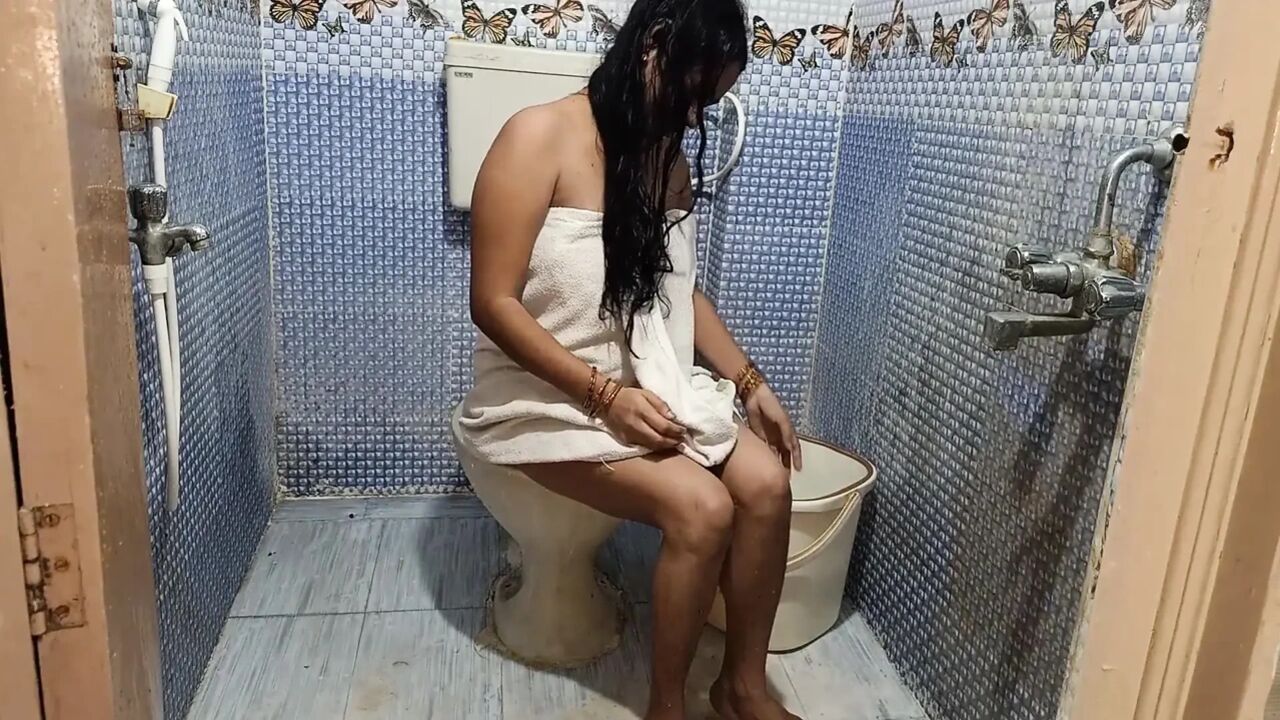 Big Ass Telugu Hyderabadi Indian Wife in Shower