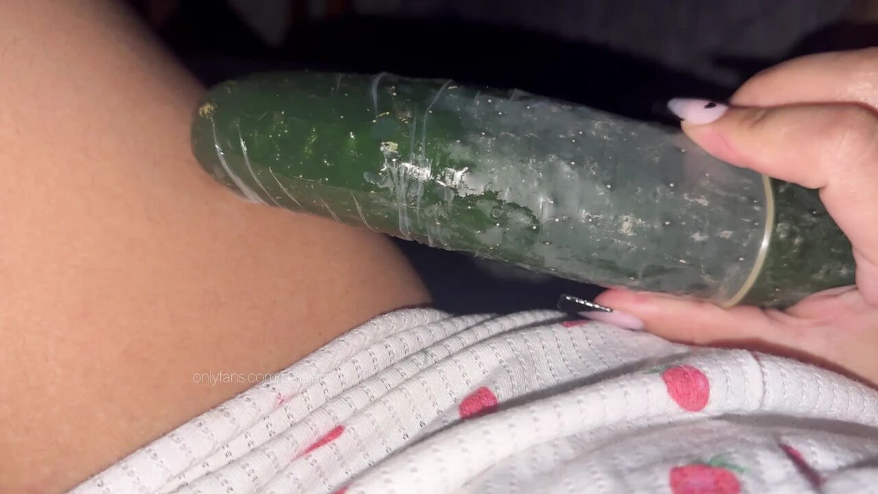 Masturbation with cucumber, vagina too creamy