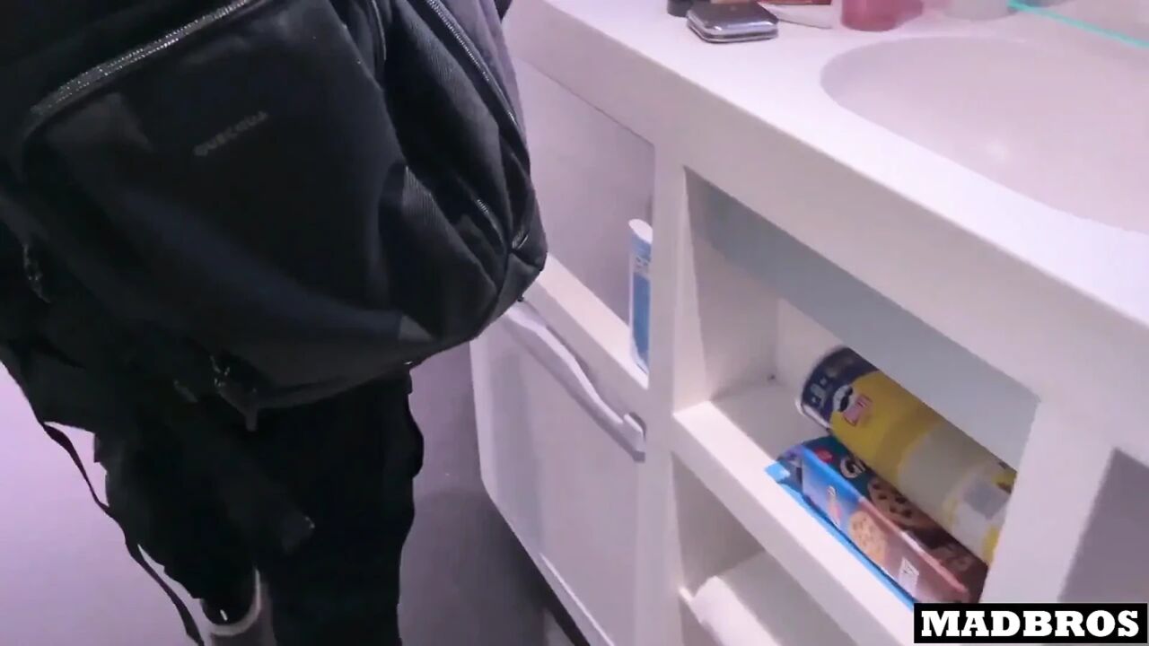 A Good French Goth Gives Her Nice Big Ass to Stay in the Bedroom!!!