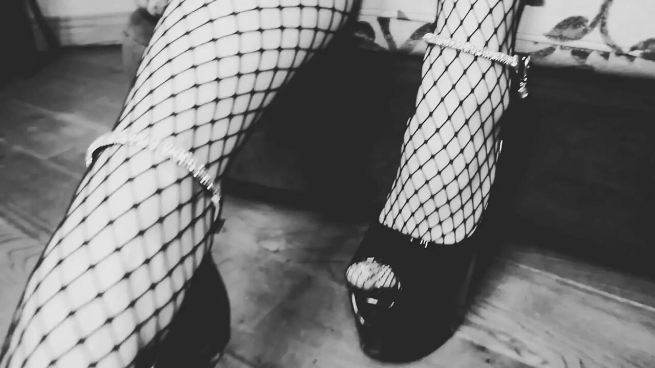 Solo Mistress BDSM strapon BBC latex Milf black white