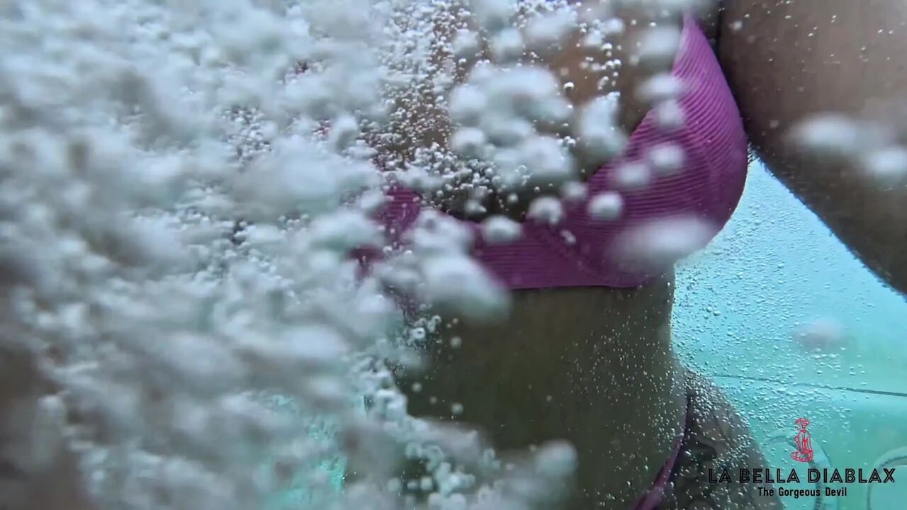 Relaxing MILF Jacuzzi Soak with Lofi Melodies