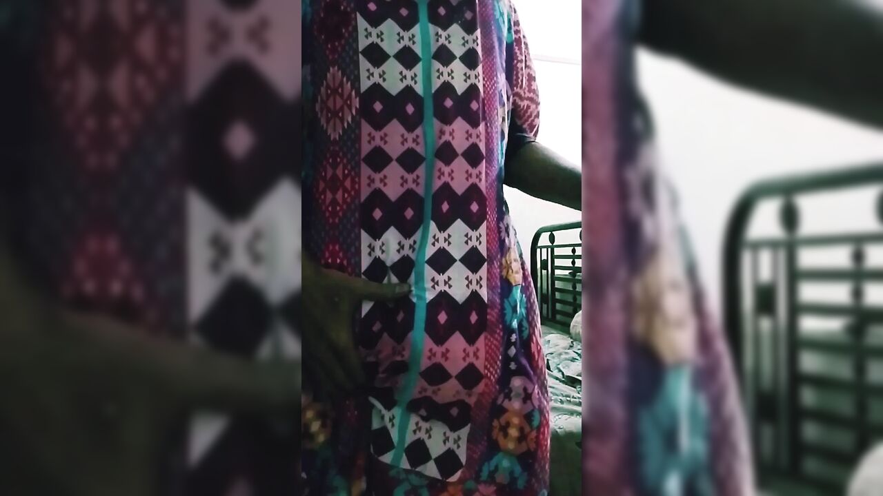 Hot Desi Housewife Has Fun with neighbour