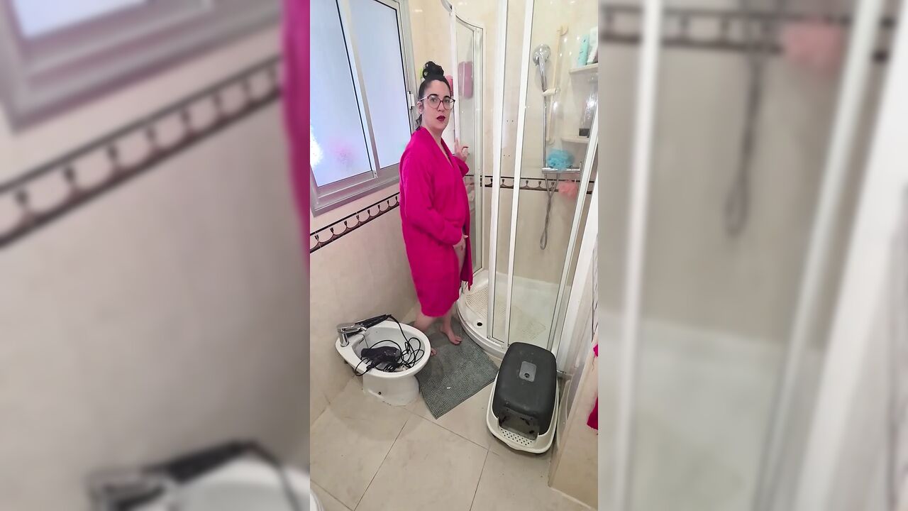 golden shower and I cum in her throat