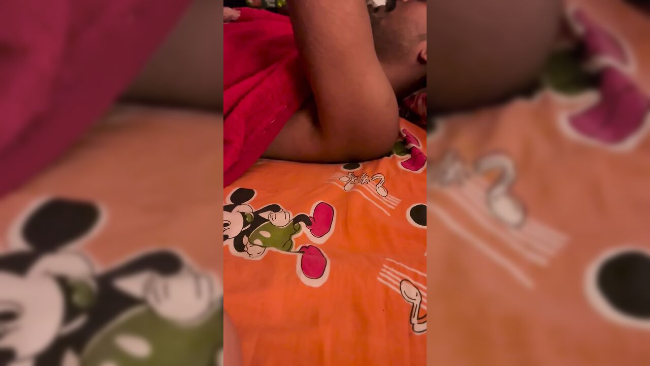 Desi bhabi show her body moaning