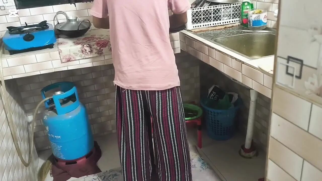Desi hot stepsister cooking dinner I fuck her in the kitchen desi hot kitchen sex videos