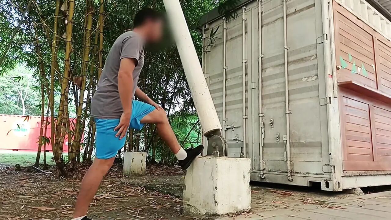 Athletic man finds a stranger in the park and invites her to his house to do kinky things.