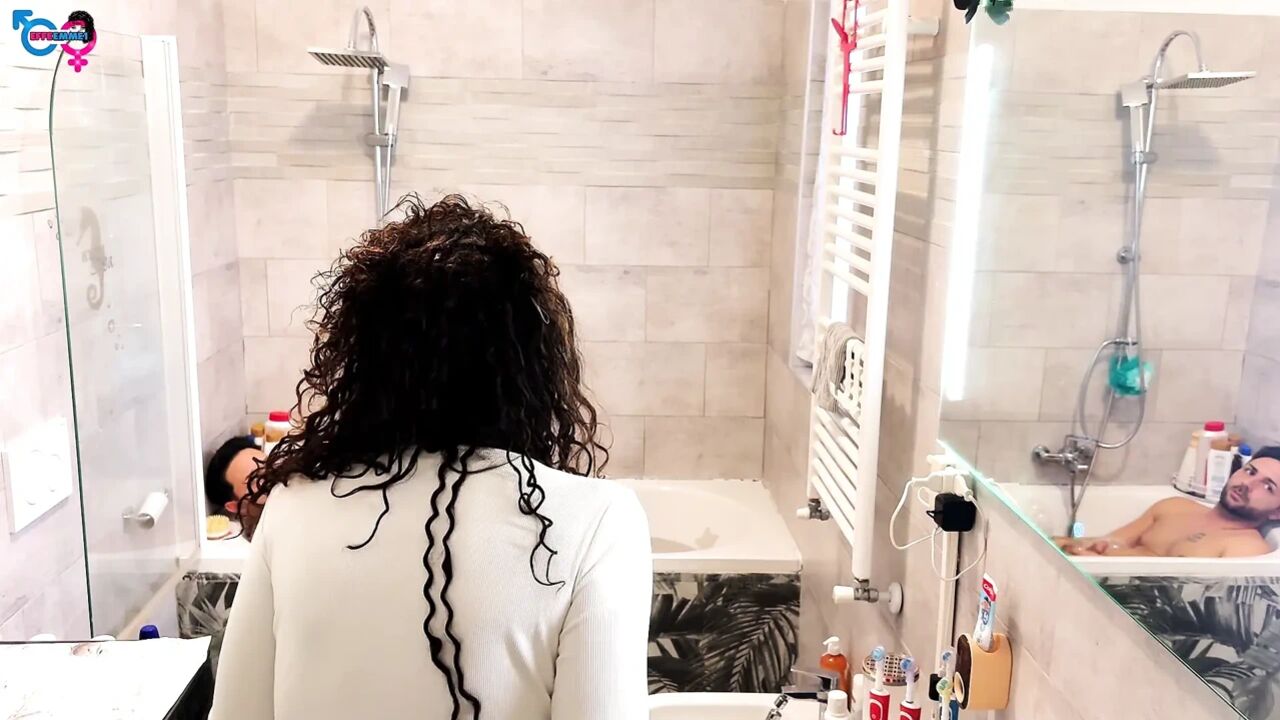 My Roommate Gives Me a Blowjob in the Bathtub and Gets Cum on Wet Jeans