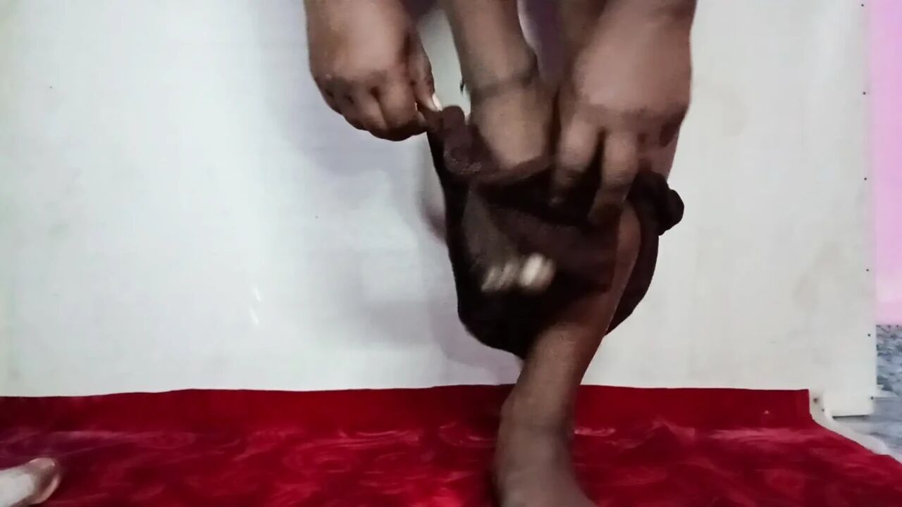 desi milf try dildo