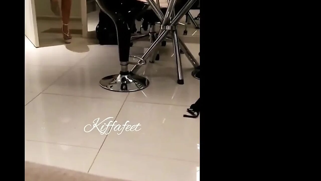 Kiffa Enters the Room