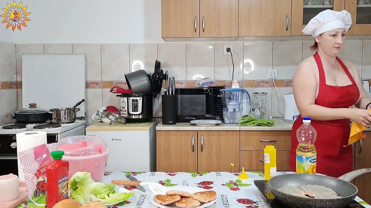 Behind the Scenes: Eating Burgers Naked in my Kitchen