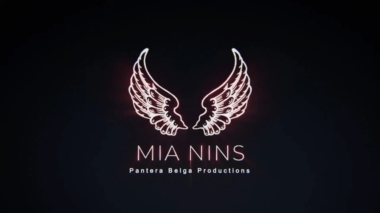 Mia's Shortz: Boss Fucks Latina During Sollicitation Jobinterview