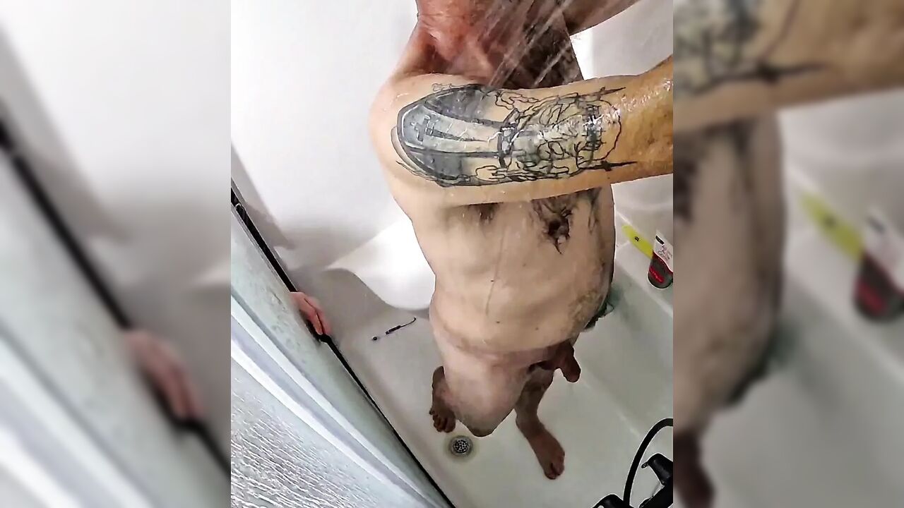Shower surprise blowjob for hubby