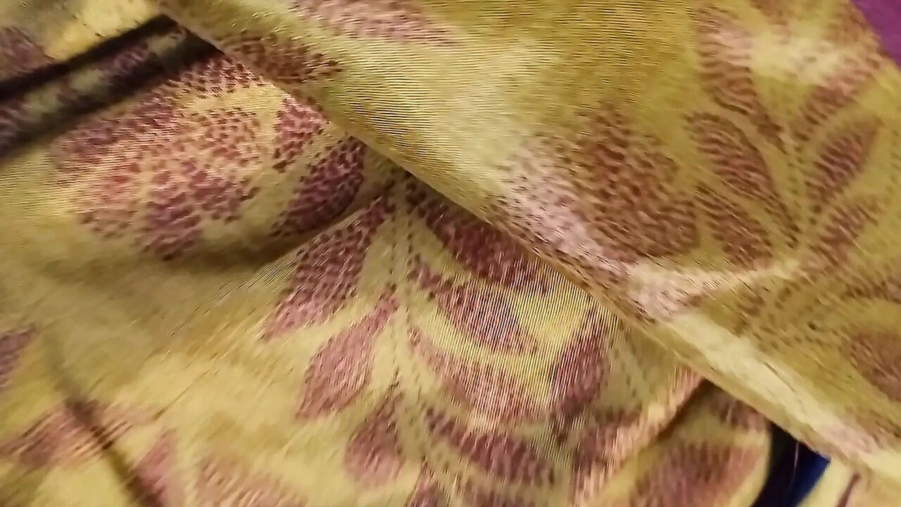 Desi aunty gardh may ungli dal Kar sex ka maza leya