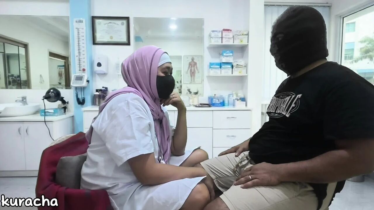 Hijab Doctor shaves Client's thick cock not gets erect during shaving