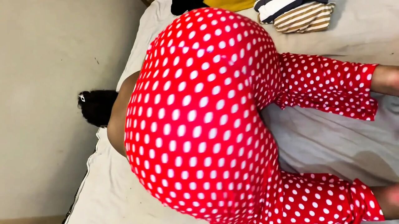 Big Ass Like Fat Pig Egypt Hot Chubby Girl on Bed She Want Anal Fuck From Stranger Guy