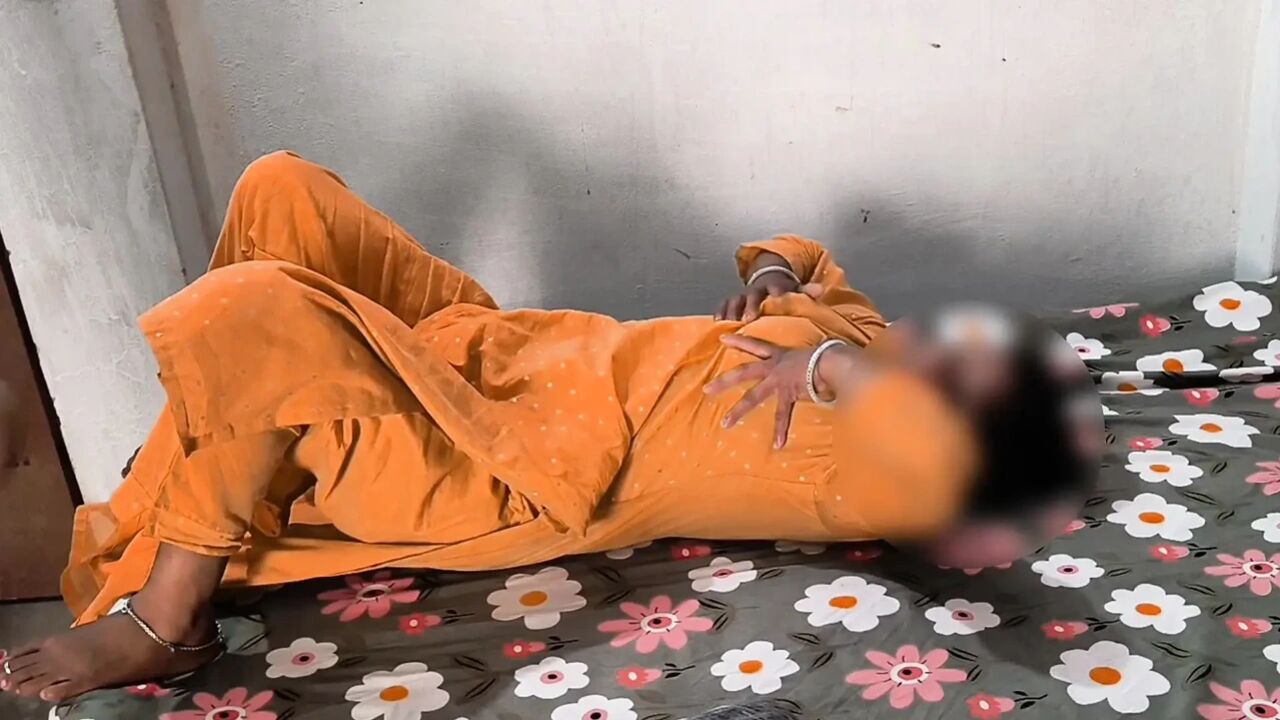 Hot desi milf fucked in doggy style while taking in hindi homemade video