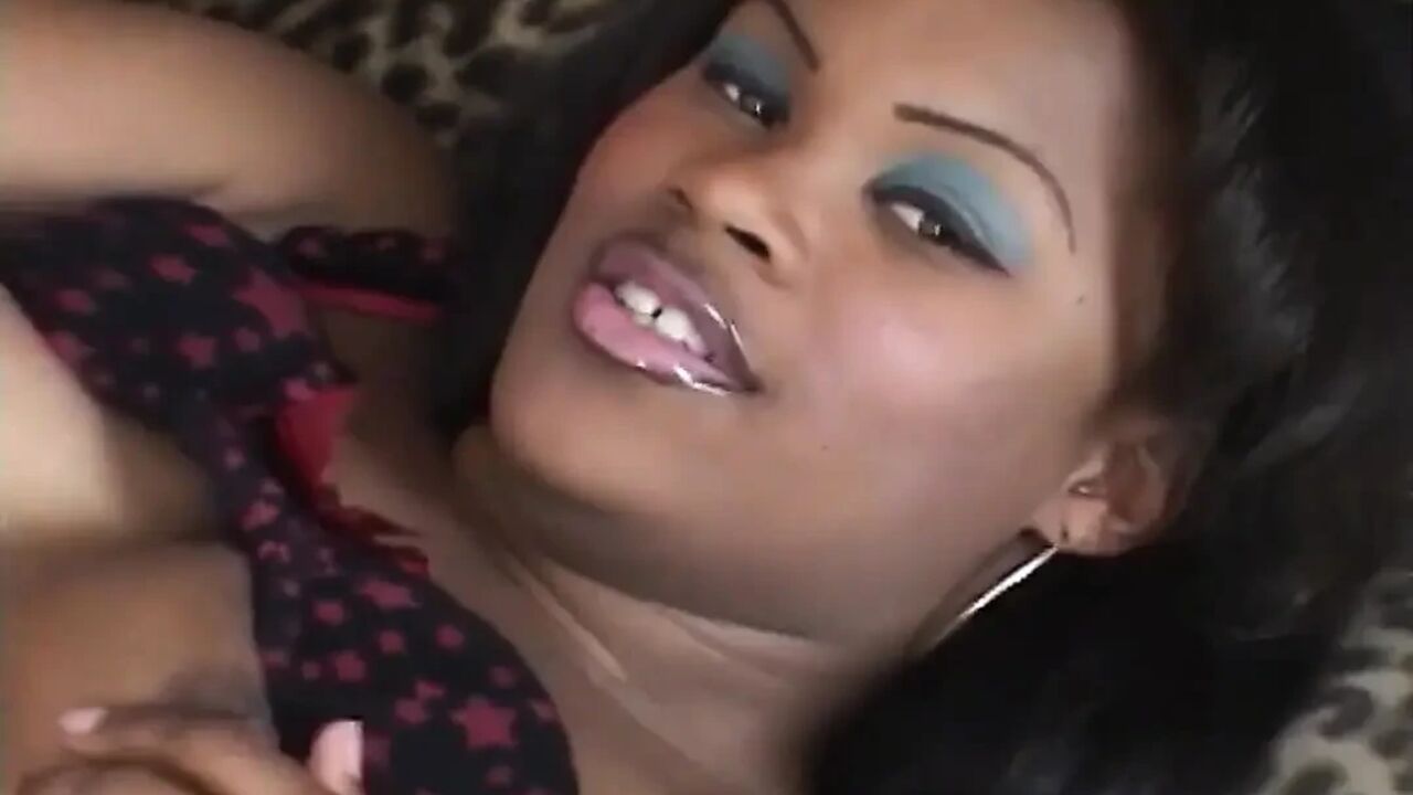 All in Black Thresome for a Cute Balck Pussy