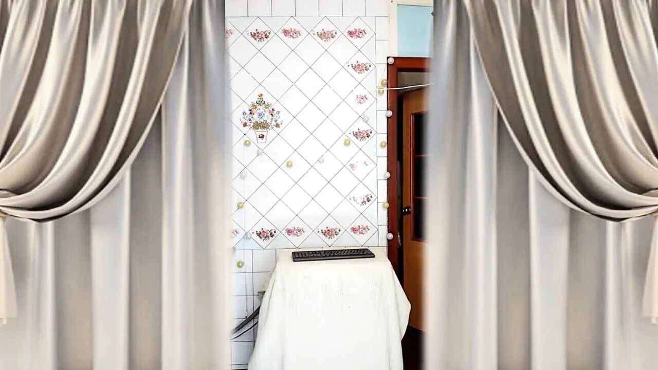 Hot Housewife Lukerya in the Kitchen: Twerking with Her Big Buttocks and Playing with Her Body After Tea