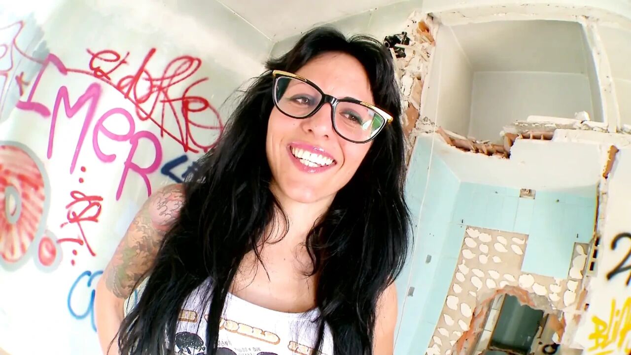 French slut gets her wet cunt fucked hard and eats cum