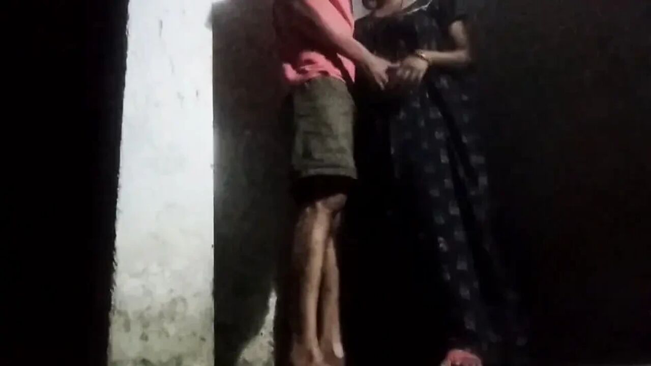 Desi girl outdoor sex with boyfriend full orgasms