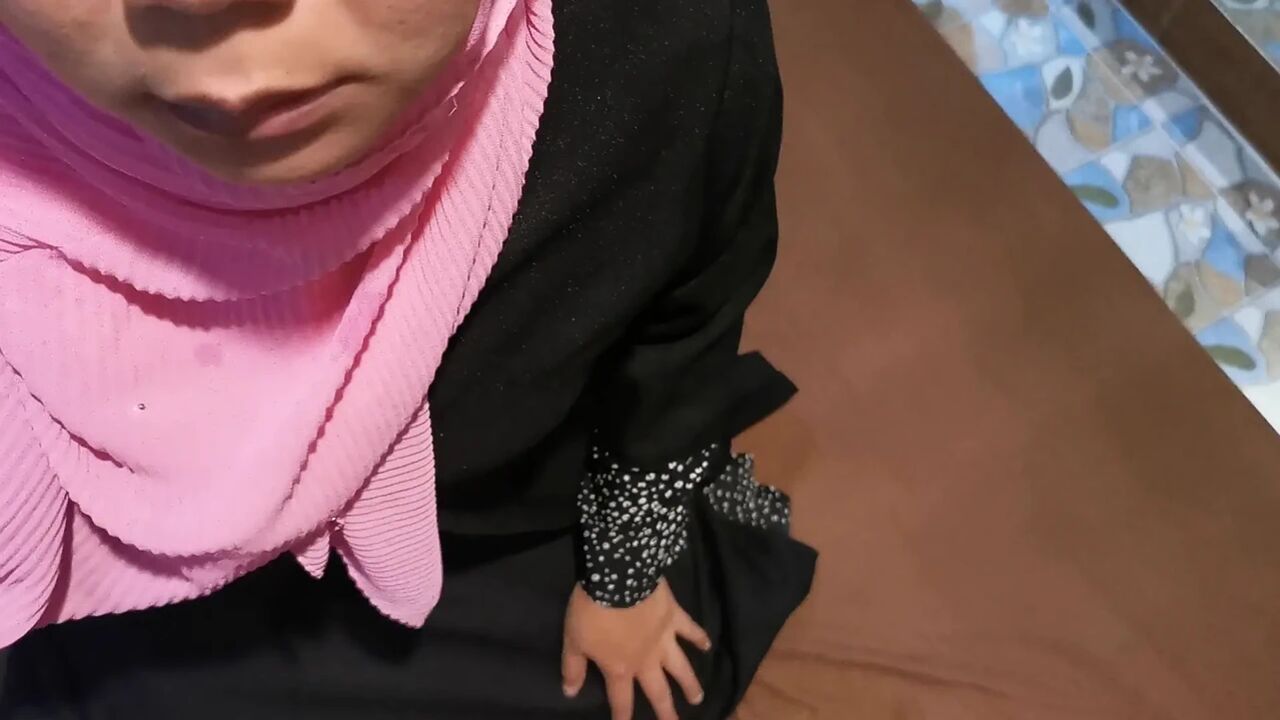 I was going to go out to Hari Raya but was punished by my husband. In the end, I didn't go.