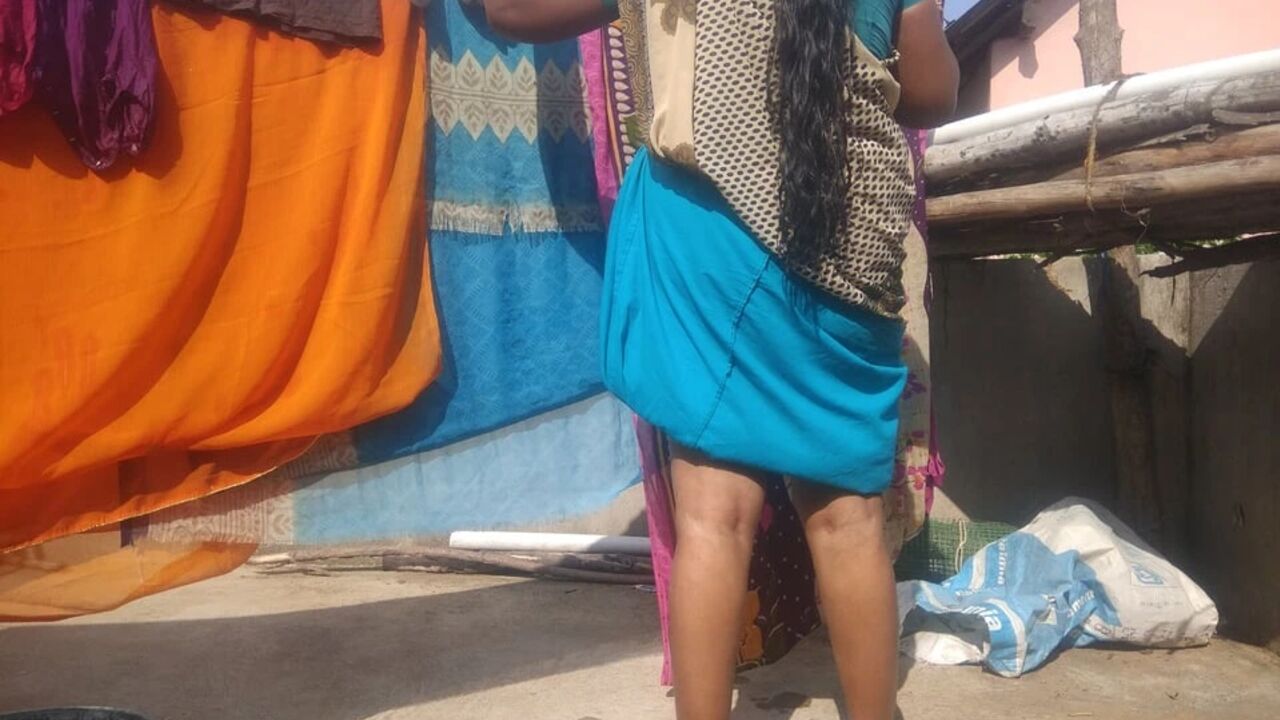 indian lady outdoor working enjoying porn with boy friend