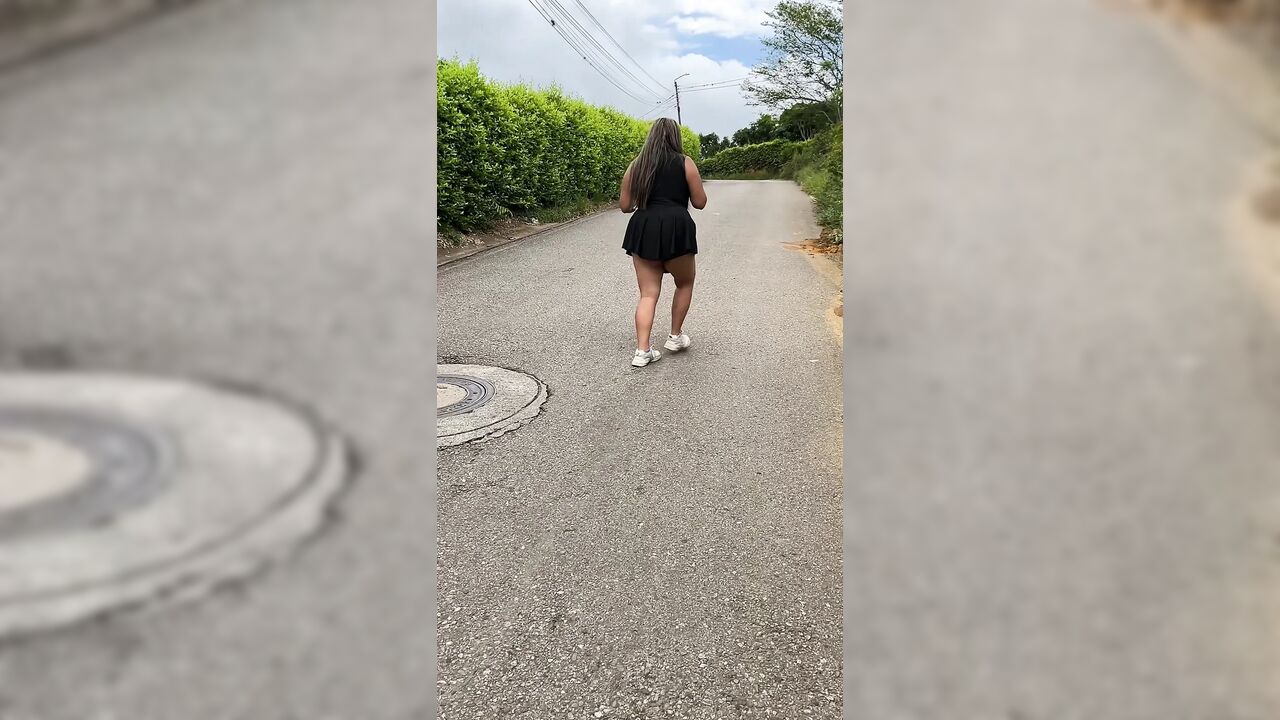 Freshly sweaty runner girl fucks stranger on the road