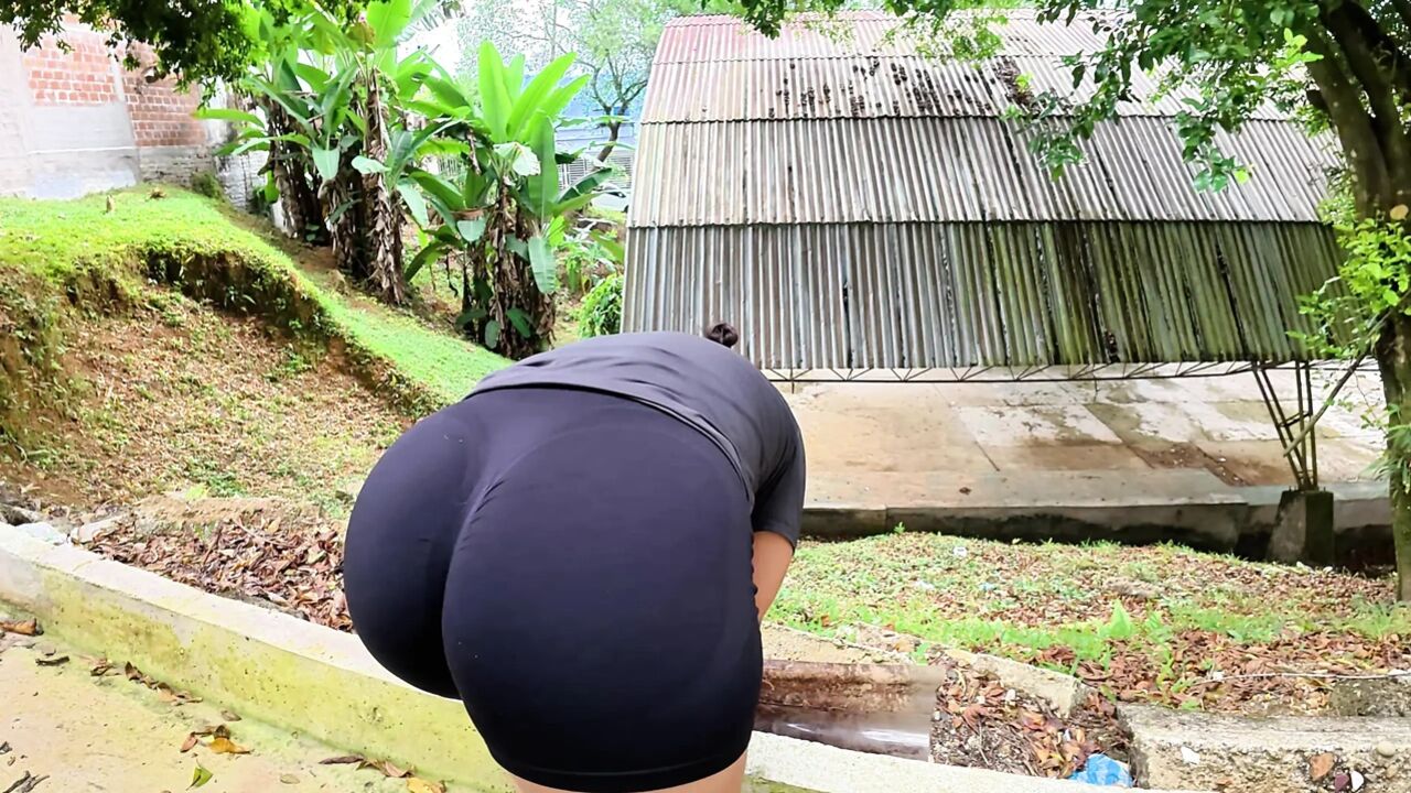 I HAVE AN ACCIDENT ON MY NEIGHBOR AND IN THE STREET AND I INVITE HER TO FUCK TO CURE HER