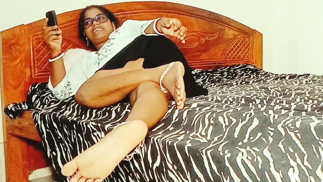 Threesome indian Bangla Bhabhi Sex when her pussy is creamy gets full fucked in double vaginal penetration