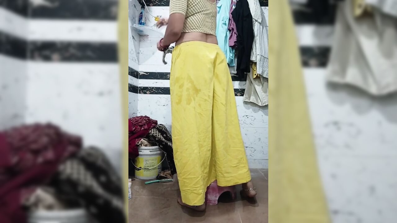 Priya Bhabi New Style Body Show