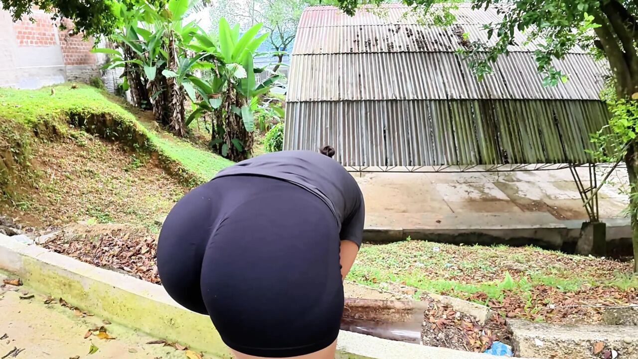 I Have an Accident on My Neighbor and in the Street and I Invite Her to Fuck to Cure Her