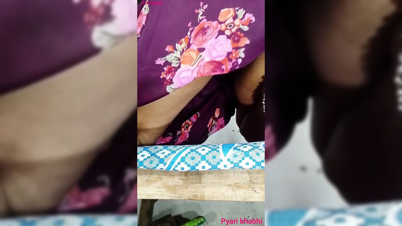 Desi Bhabhi's big pussy fun sex Hindi audio Desi sexy video, xxx video