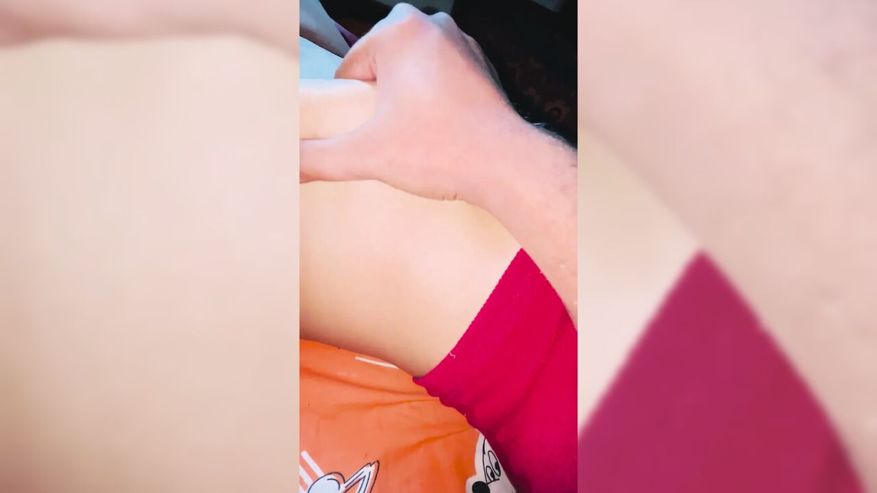 Desi bhabi show her big tits