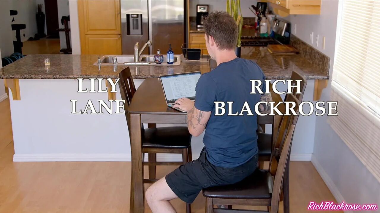 My Horny Goth MILF Girlfriend Convinces Me to Take a Break From Work