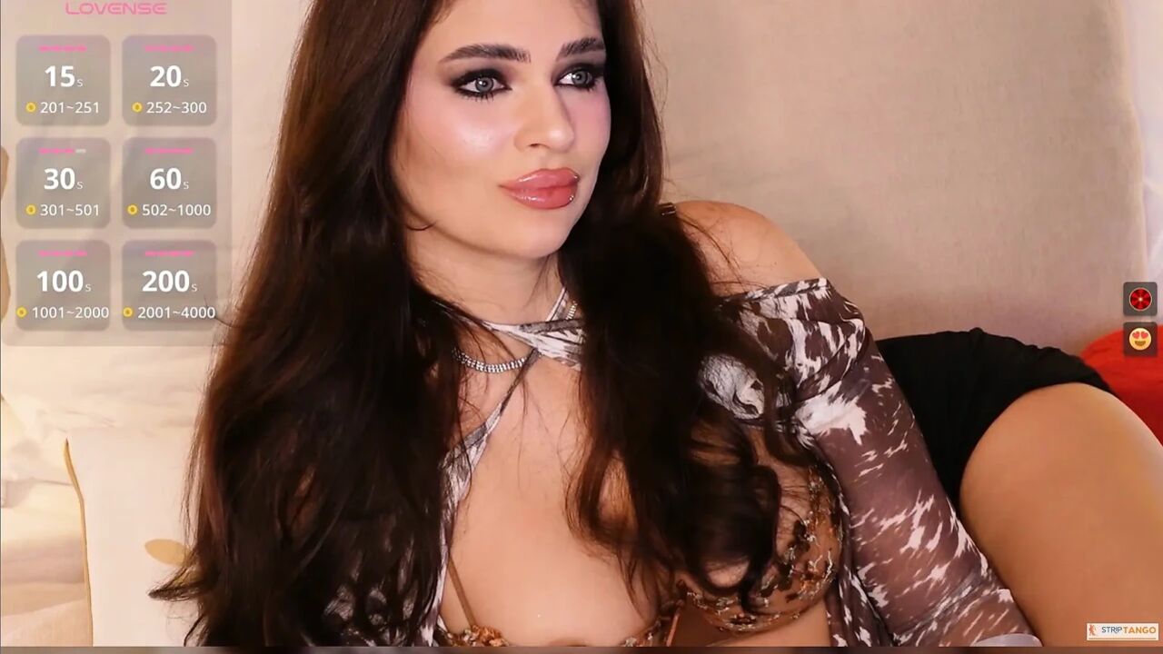 MissyFoxyy Has A Beautiful Figure And She Knows It