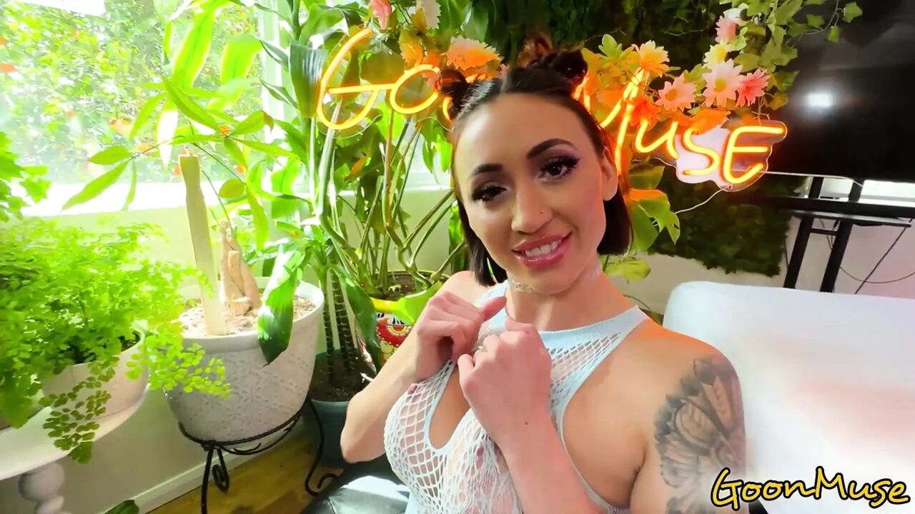 Blaire Johnson Spreads Her Legs For Pussy Pounding