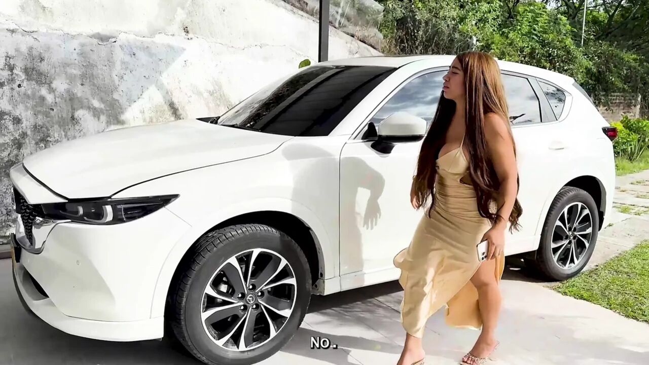 Mexican MILF client fucks her husband's trusted mechanic in the parking lot outside her house, the neighbors can see me!