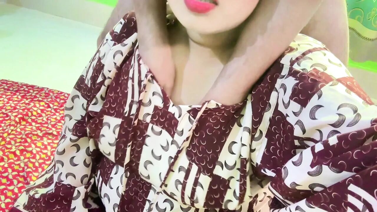 Fucking a Beautiful Bhabhi When She Was Horny in Her Room & Her Husband Going to Office