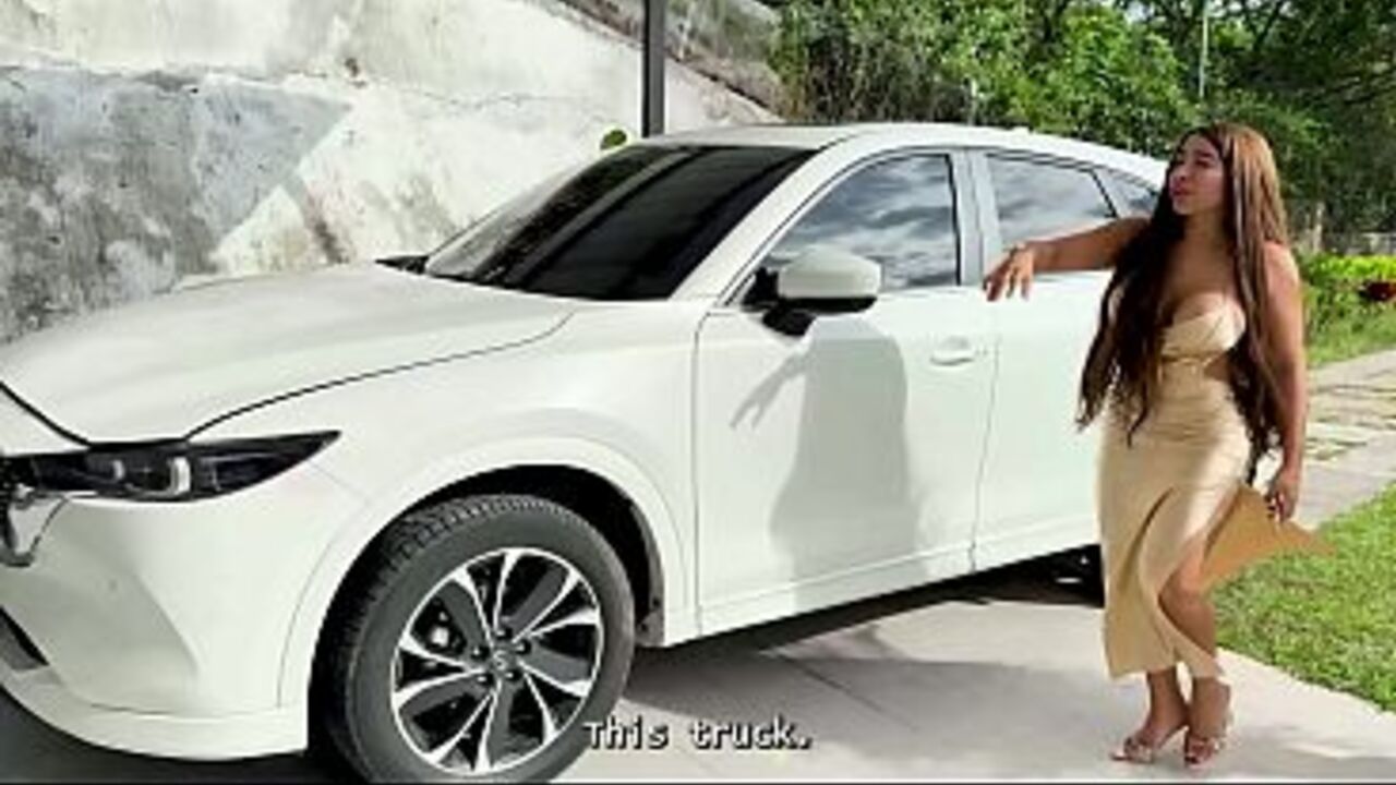 Mexican MILF client fucks her husband's trusted mechanic in the parking lot outside her house, the neighbors can see me!