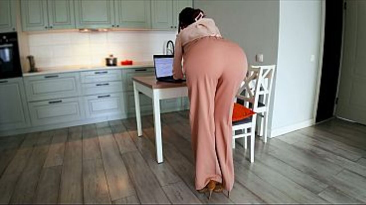 Bossy Step Mom Caught Her Step Son With a Boner While She Was Working