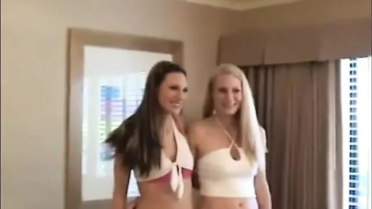 Mandi and Kristina - Photoshoot - Behind the Scenes