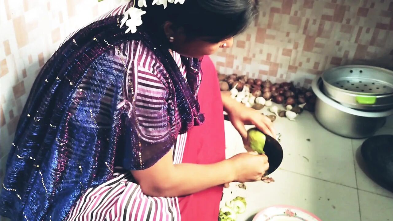 Beautiful Maid bhabhi first Interview Sex! Indian Sex  Bhabhi ne Apne devar ko Apne room mein Bulaya sex ke liye jab unke pati Ghar per